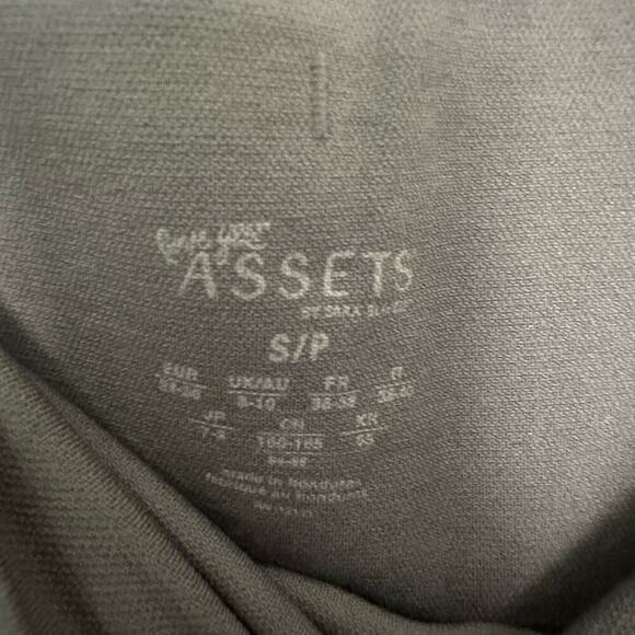 Spanx Assets Seamless Cropped Leggings‎ Women's S Gray Stretch Shapewear - Picture 3 of 5